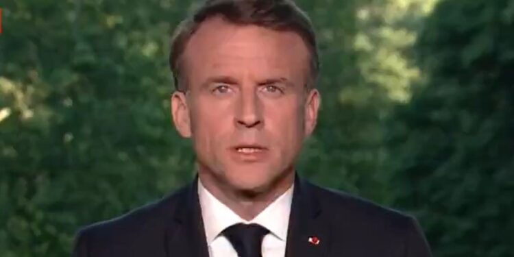 דרמה בצרפת ובלגיה: מקרון הכריז על בחירות ודה קרו התפטר