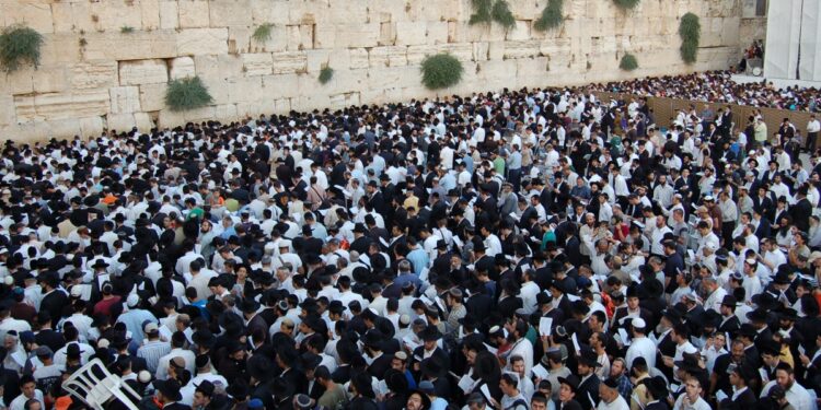 כ-100,000 מתפללים הגיעו במהלך החג לתפילה בכותל המערבי