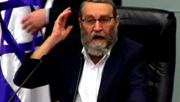 צפו בגפני: אני שק החבטות, אזהר יותר בלשוני