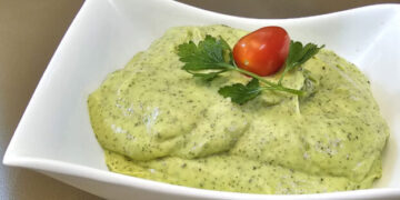 סלט אבוקדו -פסטו