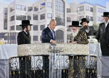 אשדוד: מעמד הנחת אבן הפינה לקריית החינוך ויזניץ