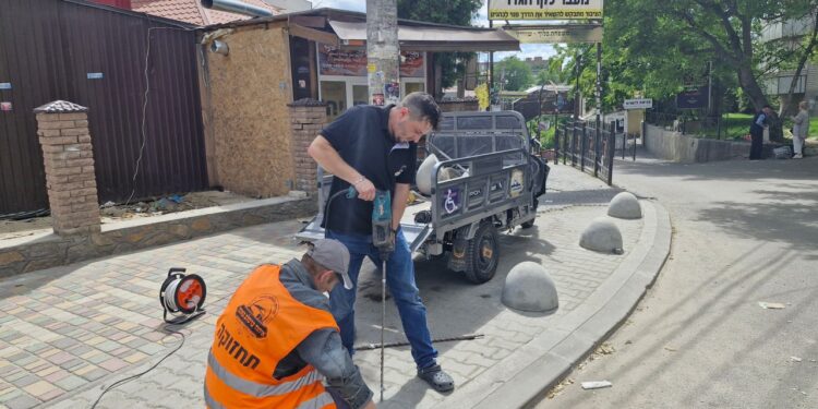 לאחר סאגה ממושכת הוסדר המעבר בדרך הכהנים באומן