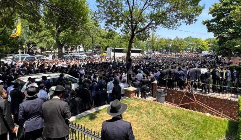 אלפי חסידי חב"ד בהלווית הרב קוטלרסקי זצ"ל