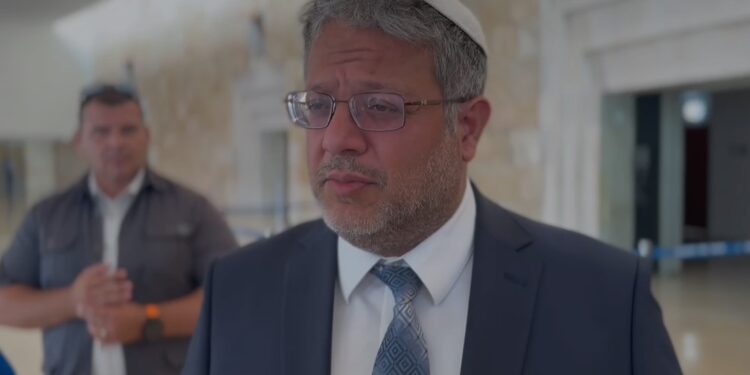 בן גביר נגד טיבי: אני הדרג המדיני והוא לא ייפגש עם מחבל