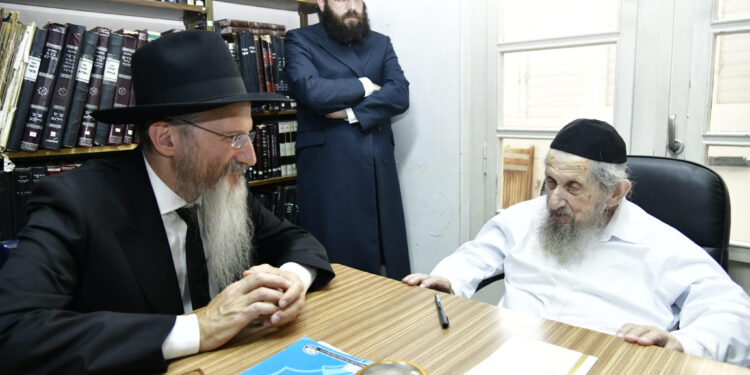 רבה של רוסיה הגר”ב לאזאר ביקר אצל גדו”י בבני ברק