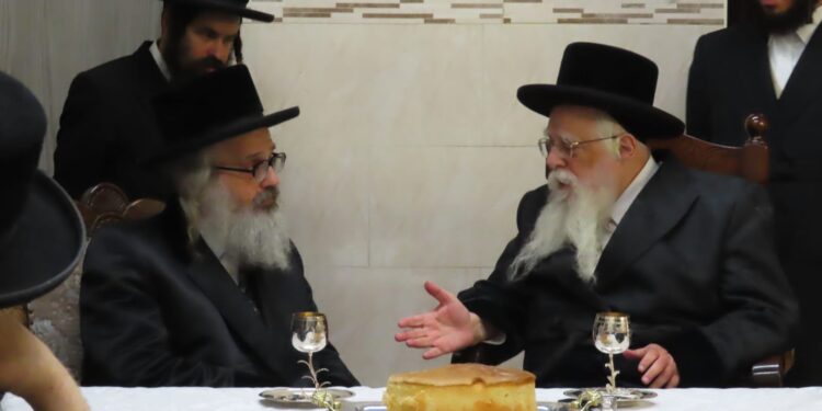 האדמו”ר מויז’ניץ בית שמש בביקור אצל האדמו”ר משאץ ויז’ניץ