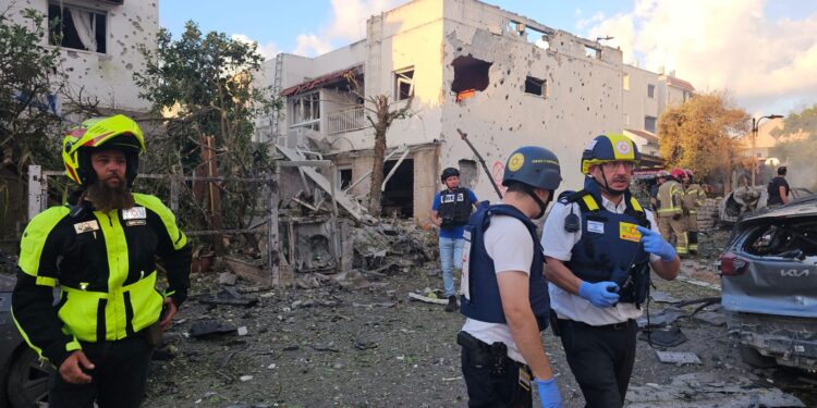 הסלמה בצפון: 3 נפגעים במטח של עשרות רקטות לעבר הקריות