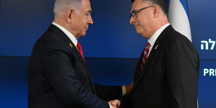 גדעון סער התייצב לצד נתניהו והודיע: חובר לקואליציה
