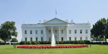 המגמה השתנתה: טראמפ מוביל על האריס