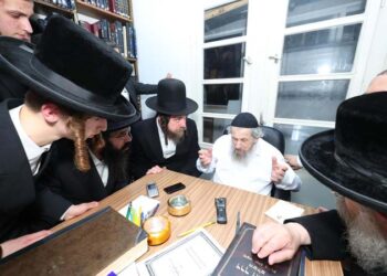 תלמידי ישיבת צאנז ירושלים במבחן אצל הגאון הגדול רבי דב לנדוי שליט”א