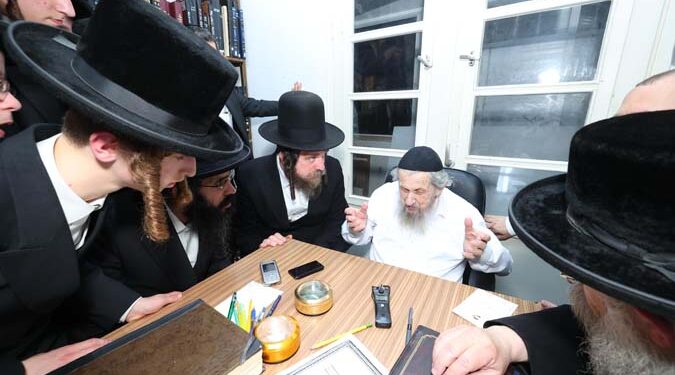 תלמידי ישיבת צאנז ירושלים במבחן אצל הגאון הגדול רבי דב לנדוי שליט”א