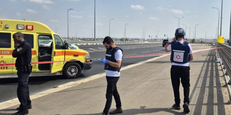 פיגוע ירי במחלף יבנה: בן 30 נרצח וארבעה נפצעו