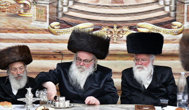 טיש סוכות בביאלא – גלריה