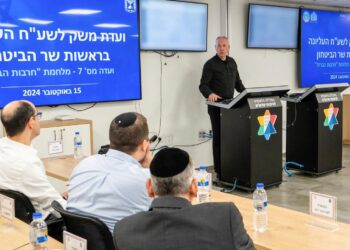 שר הביטחון: פעולתנו באיראן עלולה להשליך על מקומות אחרים
