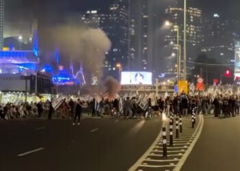 מפגינים חוסמים את נתיבי איילון במחאה על פיטורי גלנט