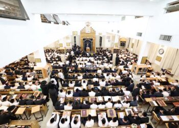 ישיבת מיר: מעמד מרכזי ביום התפילה העולמי בהשתתפות אלפים