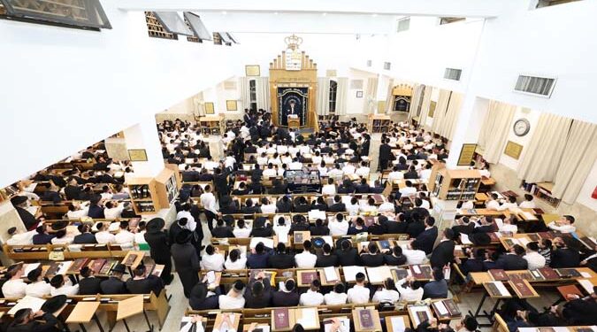 ישיבת מיר: מעמד מרכזי ביום התפילה העולמי בהשתתפות אלפים