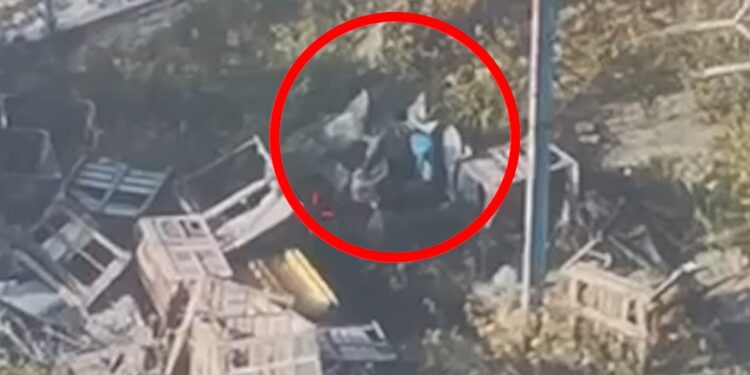 צפו: המחבלים נכנסים לפיר המנהרה ומחוסלים