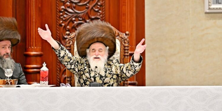 מראות קודש סוכות ושמחת תורה בחצר הקודש ויז’ניץ