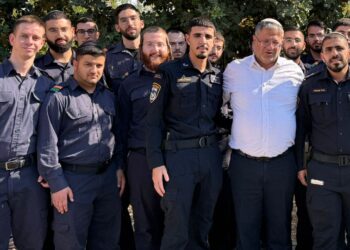 השר בן גביר נפגש עם צעירים חרדים שהתגייסו למשטרה