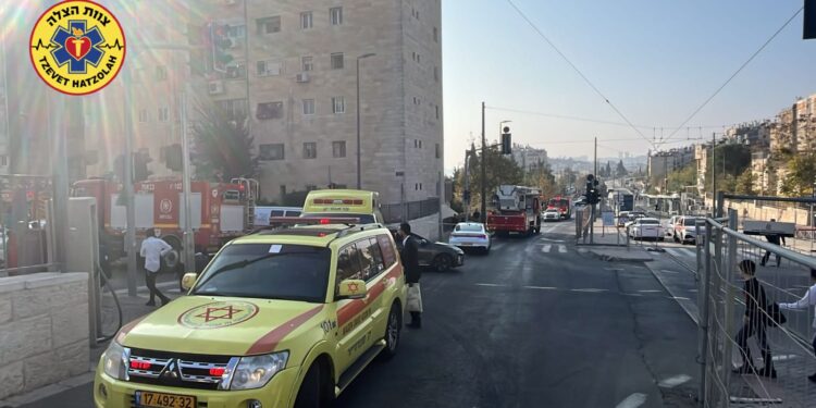 ירושלים: בת 70 במצב קשה לאחר שנפגעה משריפה בביתה