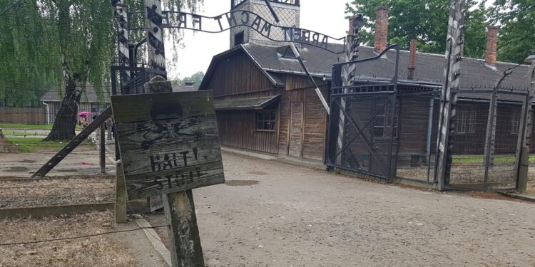 דיווח בפולין: מחשש שייעצר נתניהו לא יגיע לטקס לציון שחרור אושוויץ