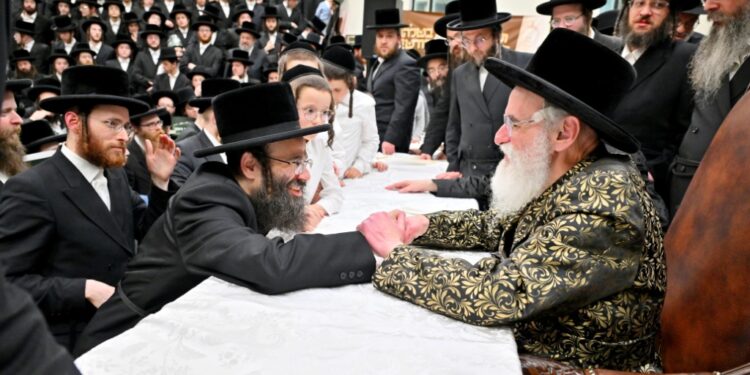 האדמו”ר מויז’ניץ בביקור בלייקווד – ארה”ב