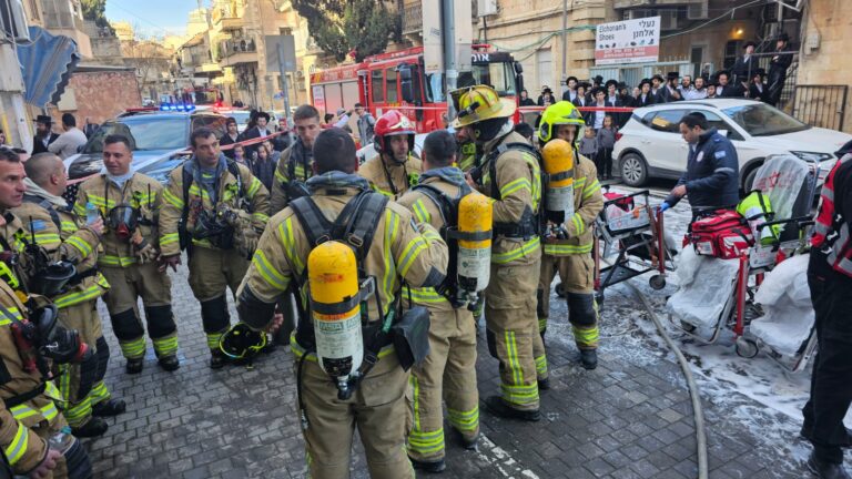 ירושלים: 30 נפגעים בהם 3 במצב קשה בשריפה בפנימייה חרדית
