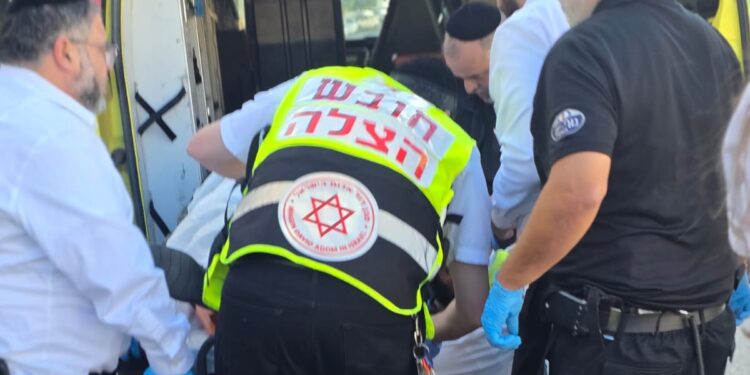 בחור בישיבה חסידית ברחוב בן זכאי נפגע כששולחנות קרסו עליו