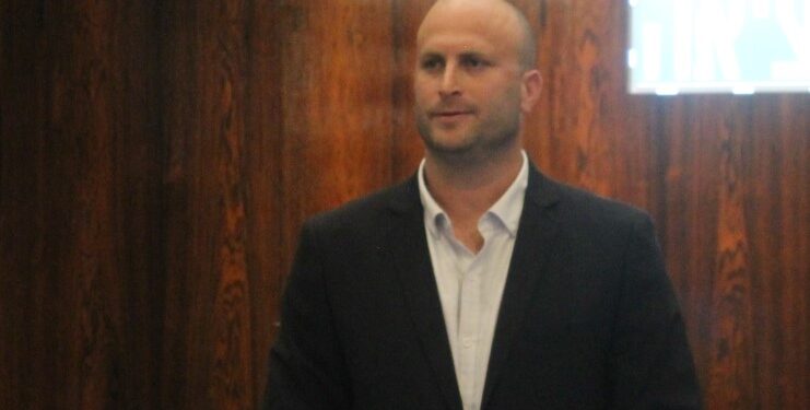 אם ייצא מהכנסת ייגרע קול חשוב בוועדה לבחירת שופטים