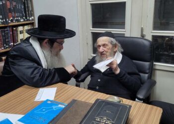 האדמו”ר מנדבורנה – באר יעקב בהזמנת גדו”י לחתונת בנו