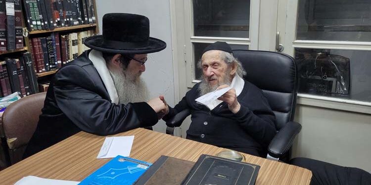 האדמו”ר מנדבורנה – באר יעקב בהזמנת גדו”י לחתונת בנו