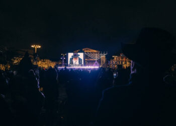 מעמד פרסומי ניסא במרכז מוסקבה על ידי רבה הראשי של רוסיה