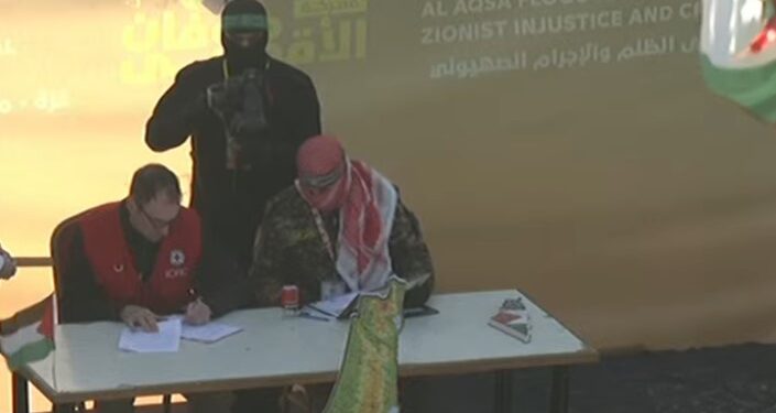 חמאס מבקש להציג את שחרור החטופים לצד ההריסות