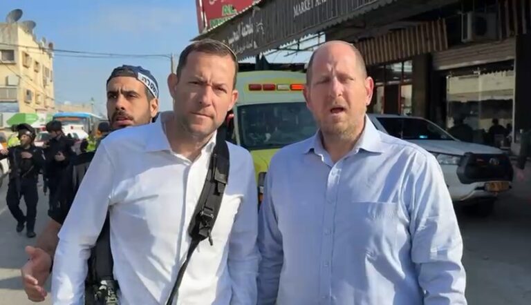 ראש המועצה בזירת הפיגוע: להתחיל להילחם באבו מאזן