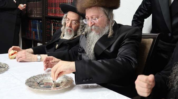 זאת חנוכה בחצר הקודש סאווראן