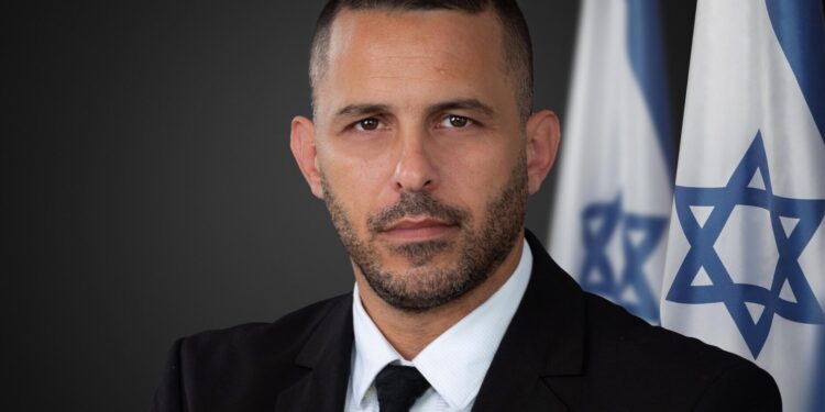 לא מתרגש מהיועמשי”ת: נתניהו מינה את כחלון למ”מ הנציב