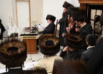 חנוכה בחצר הקודש קאמרנא – בית שמש