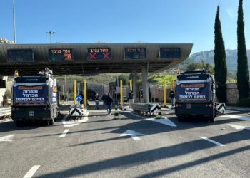 חיפה: משאיות העירייה משבשות את התנועה במנהרות הכרמל