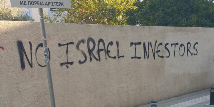 כתובות נאצה נגד ישראל ברחבי לרנקה שבקפריסין