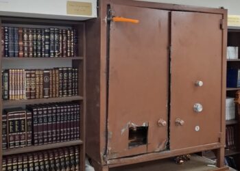 שב”חים משכם פרצו לבית כנסת בבת ים – חללו ס”ת וגנבו כסף