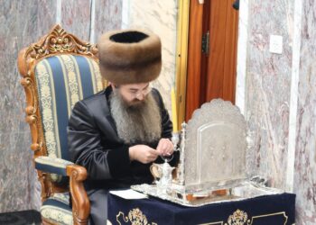 זאת חנוכה בחצר הקודש סאדיגורה