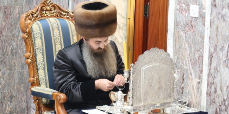 זאת חנוכה בחצר הקודש סאדיגורה