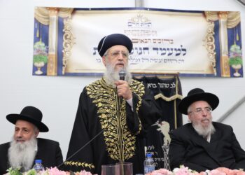 “בתי כנסת בקראוונים והבתים מפוארים, זה חילול ה'”