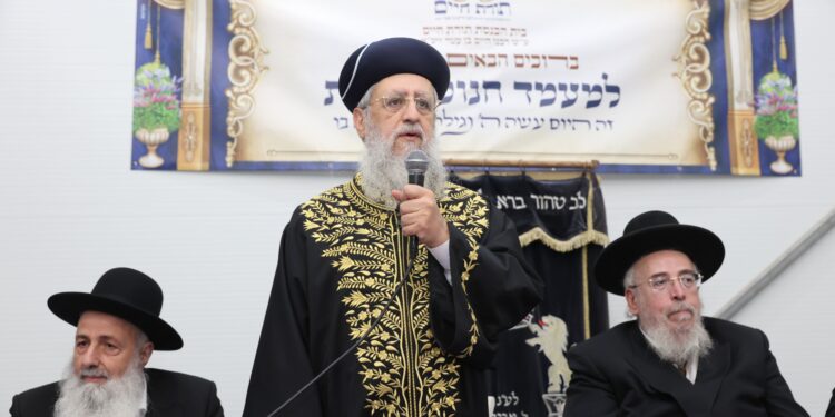 “בתי כנסת בקראוונים והבתים מפוארים, זה חילול ה'”