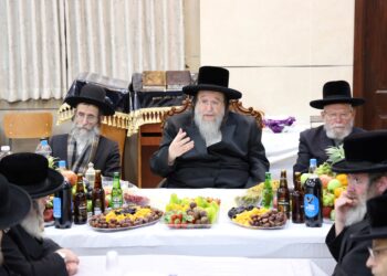 טיש ט”ו בשבט אצל האדמו”ר מסאווראן שליט”א