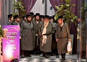 מעמד כבוד חכמים ינחלו לנבחני הש”ס בראשות כ”ק האדמו”ר מתולדות אהרון