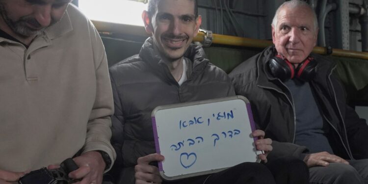 אחרי 491 שוחררו 3 חטופים כשהם בתת תזונה