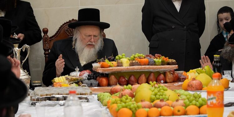 טיש טו’ בשבט אצל כ”ק אדמו”ר מקאמרנא שליט”א