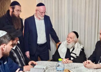 מרן הגר”י זילברשטיין נפגש עם שורד השבי ובירך ‘שהחיינו’ בעודו פורץ בבכי מרטיט